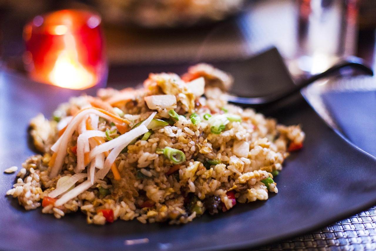 Eel rice dengan nasi hangat dalam gaya Japanese cuisine